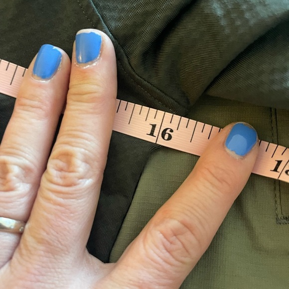 Under Armour 1/4 zip • womens small - Picture 2 of 7